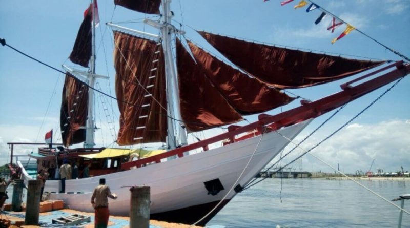 Kapal Pinisi Makassar
